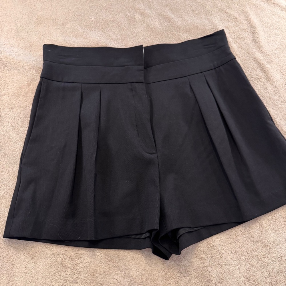 Aritzia Babaton Black Tailored Pleated High Rise Shorts Luxe Minimalist SZ 12 - Picture 3 of 13